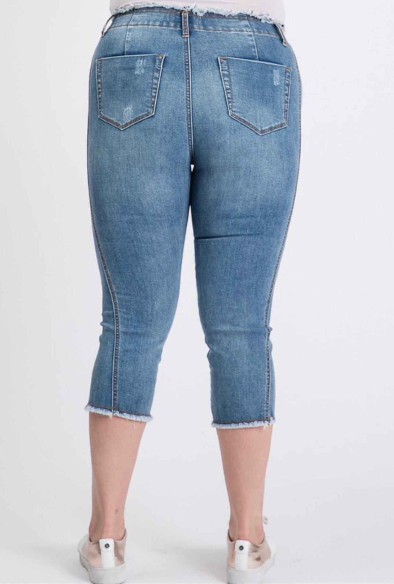 FRAYED DETAILED CAPRI PANTS plus size