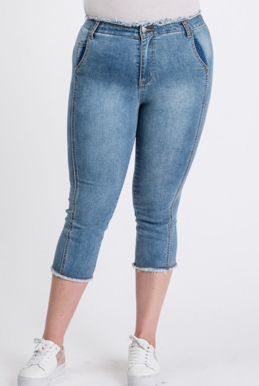 FRAYED DETAILED CAPRI PANTS plus size